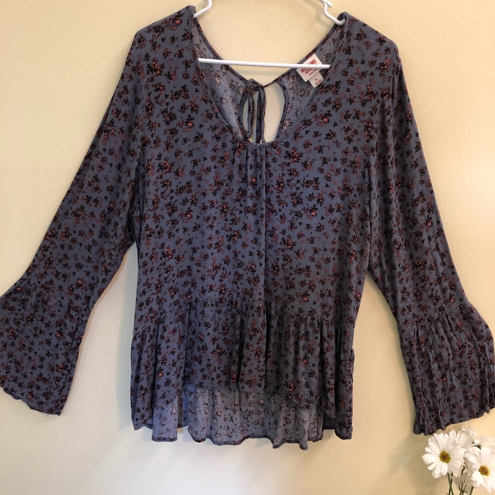 Bell sleeve flowy Blouse
